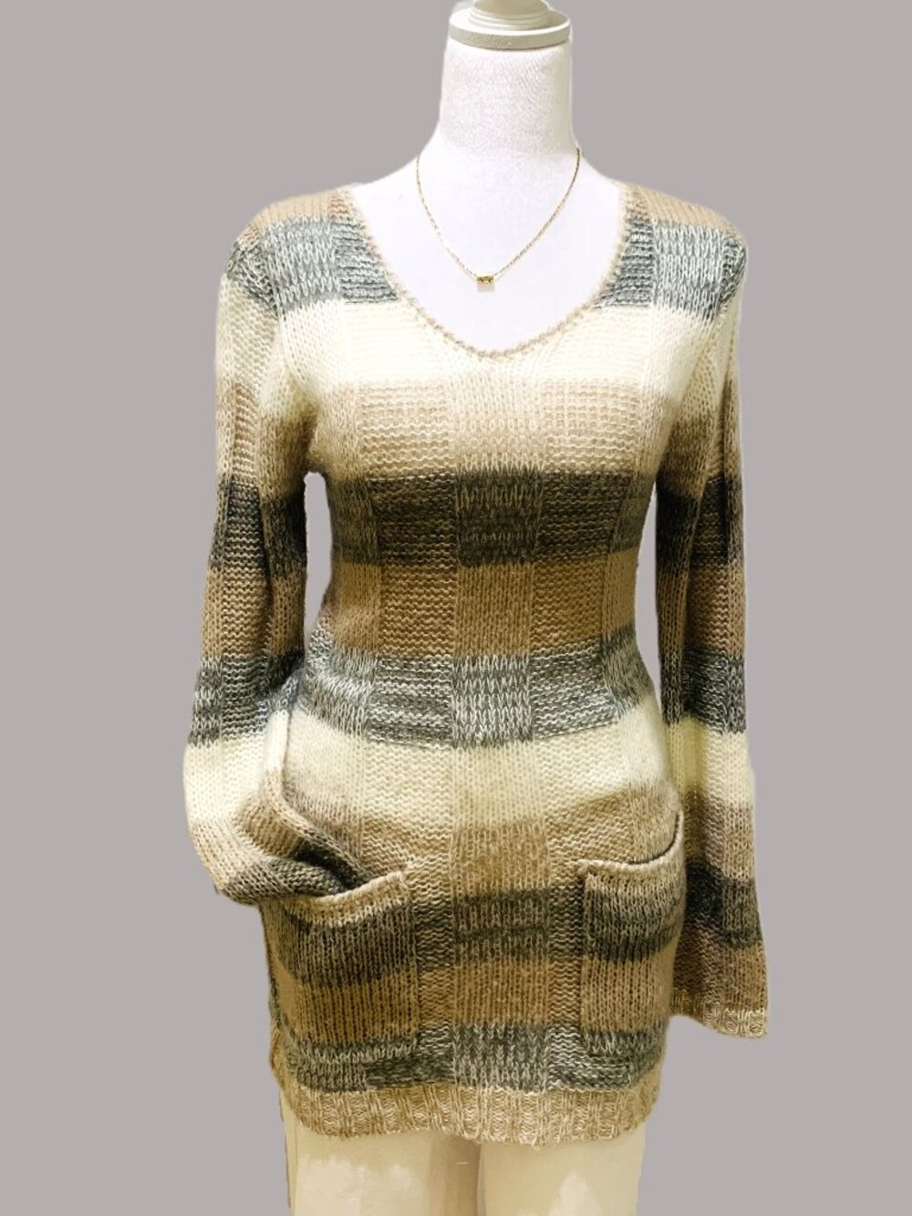 Ultra Flirt Women Long Sleeves Sweater Two Pockets Beige Plaid Size M